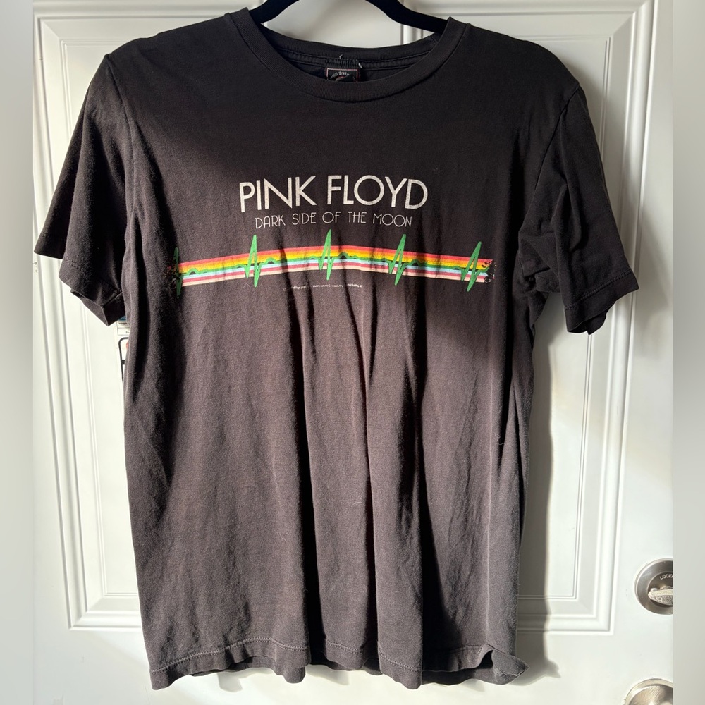 Pink Floyd "Dark Side of the Moon" Heartbeat Graphic Tee 🎶